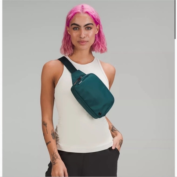 NWT Lululemon Velour Everywhere Belt Bag - Picture 3 of 10